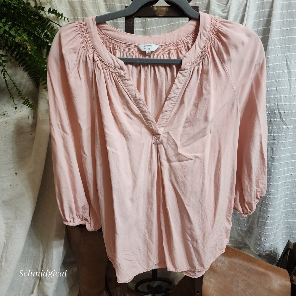 Crown & Ivy Pink Smocked V-Neck Peasant Blouse 3/4 Sleeve Rayon Top Small